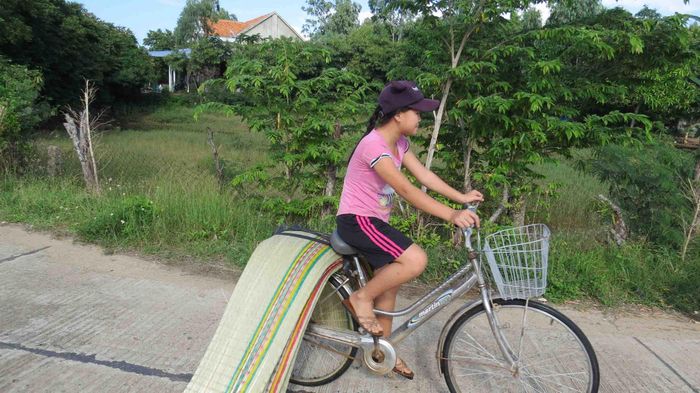 a80f9f387a7a9324ca6b Nghề cắt lác, đan chiếu hơn 100 năm bên đầm Ô Loan 37