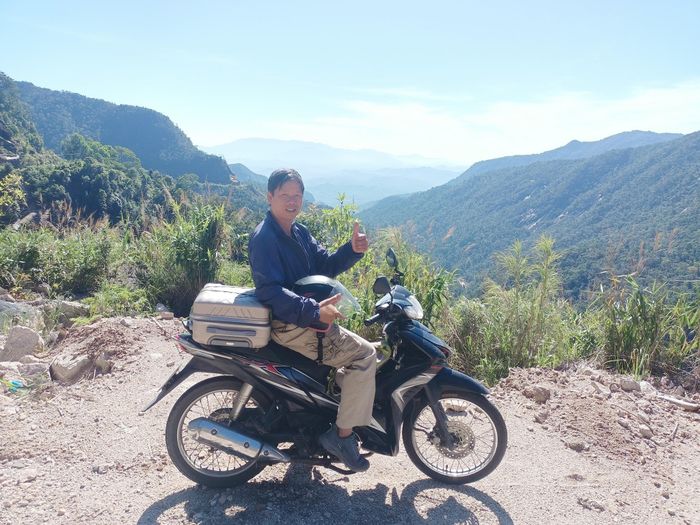 bf122626ff64163a4f75-1 Thầy giáo 52 tuổi đi xe máy xuyên Việt, kể lúc chặn đầu ô tô trên 'đèo gió hú' 4