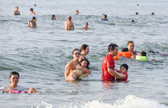 c5b5fd6a1828f176a839 Du khách đổ xô đến biển Bình Định, Quảng Ngãi đón bình minh 4