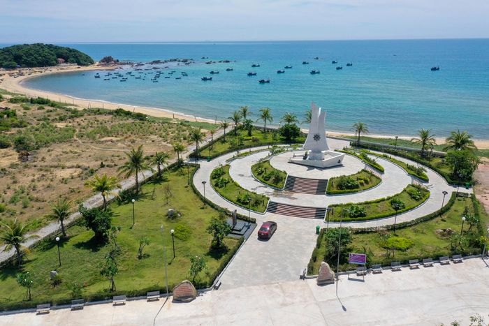 cc1a25dfde9d37c36e8c-1 Phong cảnh trữ tình trên tuyến đường ven biển ở Bình Định 8