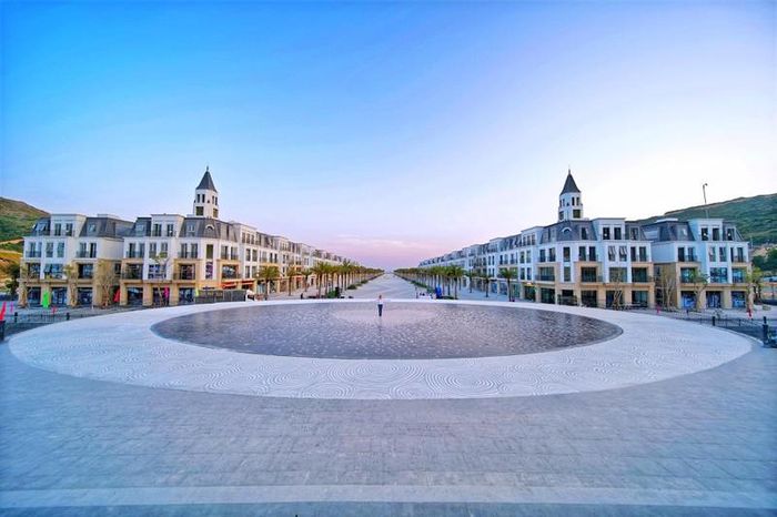 ce7be2d91d9bf4c5ad8a Độc đáo Quảng trường cầu chữ O trên bán đảo Phương Mai 16