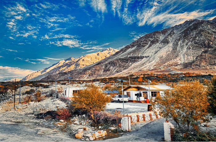 ce86073d3770de2e8761 Khách Việt lạc đường, phải ngủ trong đồn cảnh sát ở 'tiểu Tây Tạng' 23