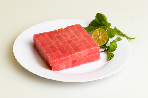 co20tuna20cube20saw20cut-01 Cá ngừ cắt hạt lựu máy - bảo quản CO