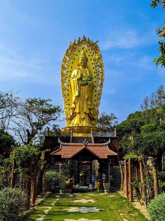 Chiêm ngưỡng bức tượng Phật đôi cao nhất Việt Nam tại Quy Nhơn 7