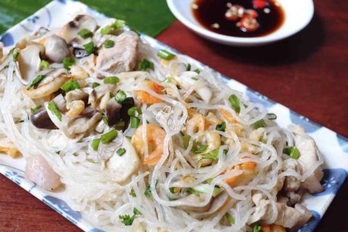 d430279aead803865ac9 Về Bình Định thưởng thức song thằn - đặc sản bún tiến vua cực quý hiếm thời xưa 1