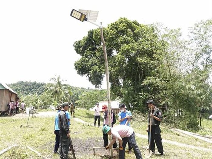 d69f25fc17b1feefa7a0 Làng O2 bừng sáng từ điện mặt trời 7