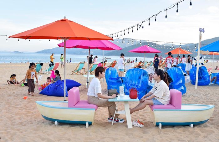 db08f6f138b3d1ed88a2 Du khách đổ về biển Quy Nhơn trước lễ 2/9 10