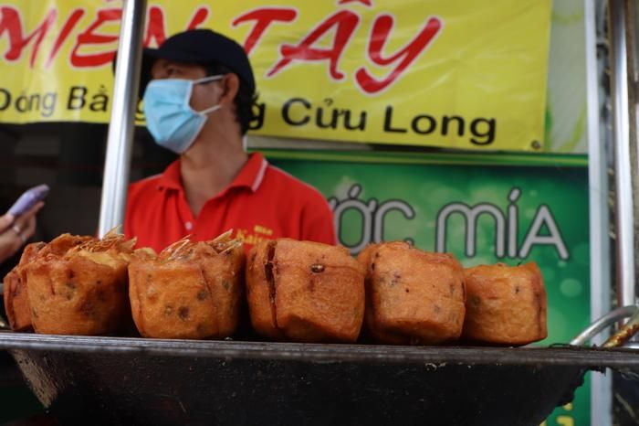 Thầy giáo miền Tây lên Sài Gòn làm bảo vệ, nuôi đam mê với loại bánh độc đáo 2