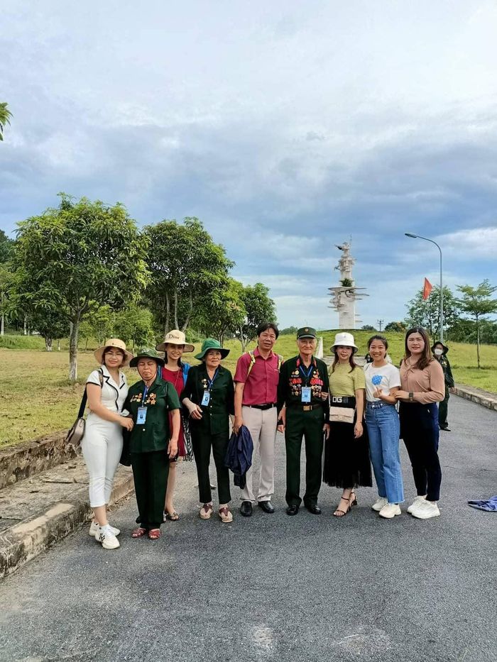 e6128e255767be39e776-1 Thầy giáo 52 tuổi đi xe máy xuyên Việt, kể lúc chặn đầu ô tô trên 'đèo gió hú' 40