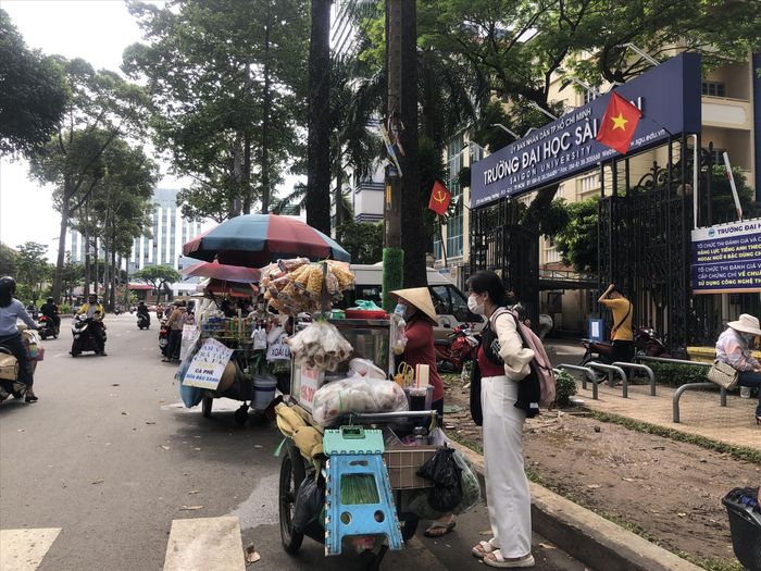 e7cded3f247dcd23946c Những xóm nghề tha hương-Kỳ 3: 'Xóm 77' và đặc sản trên đôi quang gánh 9