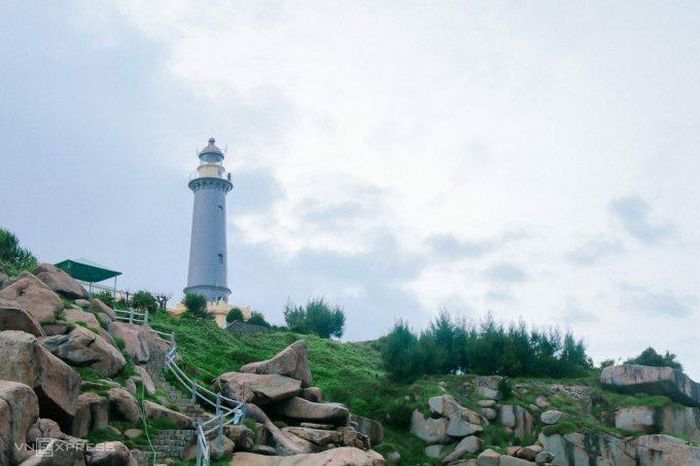 fb815caadbe832b66bf9 Ngọn hải đăng nổi tiếng ở Phú Yên có tên là gì? 9