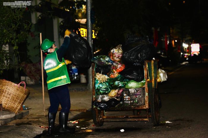 ffefc47d0c3fe561bc2e Nỗi lòng người lao công sau ngày đông nghẹt khách du lịch ở Quy Nhơn 11