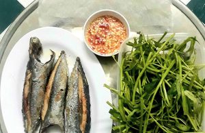 Cá ồ cuốn bánh tráng