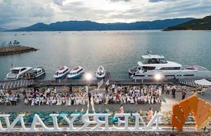 Chiêm ngưỡng sàn catwalk giữa biển độc đáo của Miss World Vietnam 2022