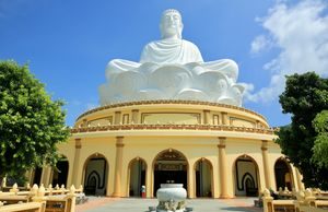 Đến Linh Phong tự, chiêm ngưỡng tượng Phật ngồi khổng lồ