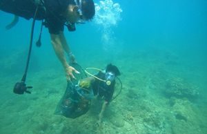 Để cho đáy biển mỗi ngày đẹp hơn