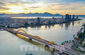 Hè tháng 6 cháy với nắng rực rỡ miền Trung