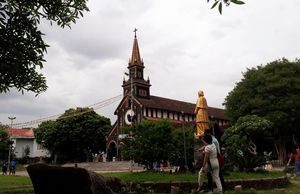 Độc đáo Nhà thờ gỗ Kon Tum cổ kính hơn 100 năm tuổi