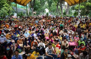 Mưa lớn, không quá tải khách trong mùa lễ 30/4