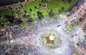 Biển người đổ ra đường xem pháo hoa đêm khai mạc Lễ hội du lịch Bình Định năm 2022