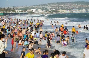 Nghỉ lễ 2/9: Quy Nhơn đông nghịt khách, Phú Yên nhiều điểm du lịch quá tải