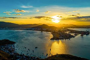 Eo biển Bình Định rực rỡ những ngày đầu năm mới