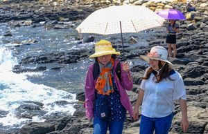 Kẹt xe gần một giờ ở Gành Đá Đĩa