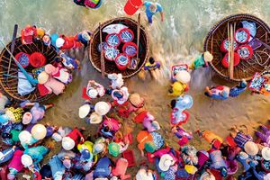 thumnail-430 Chợ Việt xưa và nay: Chợ cá làng biển Kim Đôi