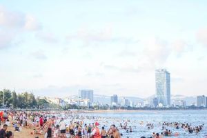 Biển Quy Nhơn đông đúc nhộn nhịp trong ngày đầu nghỉ lễ 2/9