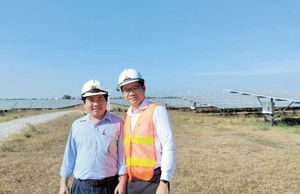 Hai người thợ xây