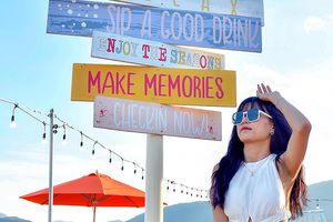 Du khách đổ về biển Quy Nhơn trước lễ 2/9