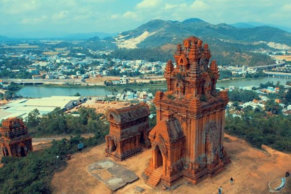Tòa tháp tồn tại gần 1000 năm ở Bình Định