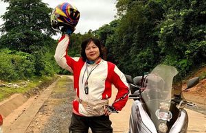 Mẹ rủ con trai đi phượt xuyên Việt để giảm áp lực học hành