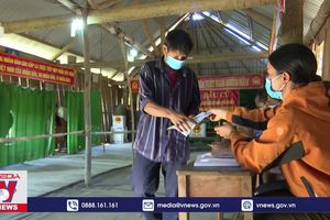 thumnail-738 Bầu cử sớm ở ngôi làng giữa núi rừng Bình Định