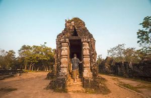 Di tích Chăm nào quy tụ hơn 70 đền tháp ở miền Trung?