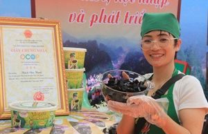 Cô giáo Tày làm món thạch đen OCOP 3 sao