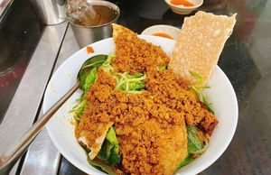Món ăn nức tiếng Quy Nhơn nhìn ngỡ bún riêu, nếm thử mới thấy hương vị đặc biệt