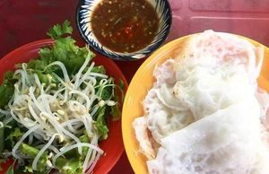 Dạo một vòng khu chợ rẻ bậc nhất Việt Nam tại Bình Định: Cầm 50k ăn được đủ món