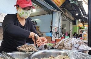 Quán huyết chưng kiểu Triều Châu độc lạ, ngày bán 800 tô tại Sài Gòn