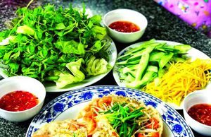 Ngồi ăn bên bếp lửa