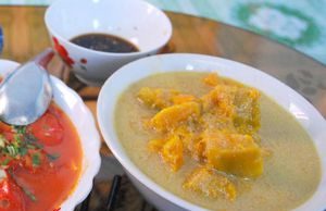 Đầu năm về ‘đất võ’ ăn canh bí đỏ nước dừa