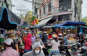 Đà Nẵng: Chợ đông nghịt ngày cuối năm, giá cả tăng chóng mặt