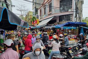 thumnail-843 Đà Nẵng: Chợ đông nghịt ngày cuối năm, giá cả tăng chóng mặt