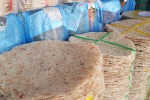 thumnail-846 Về làng bánh tráng dừa xứ Nẫu ngày tết