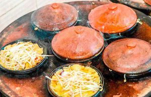 Bánh xèo giữa Tháp Chàm và thơ