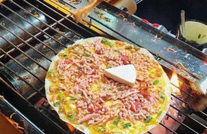 Món bánh nào được mệnh danh ‘pizza của Việt Nam’?